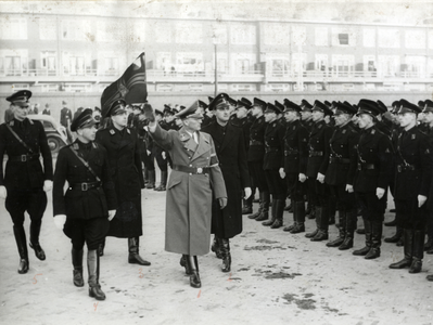 97840 Afbeelding van de inspectie van de erewacht van de W.A. (Weer Afdeling van de Nationaal Socialistische Beweging), ...